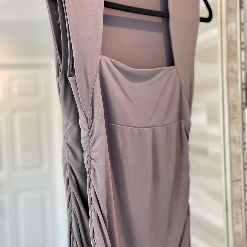 Moda knee length dress